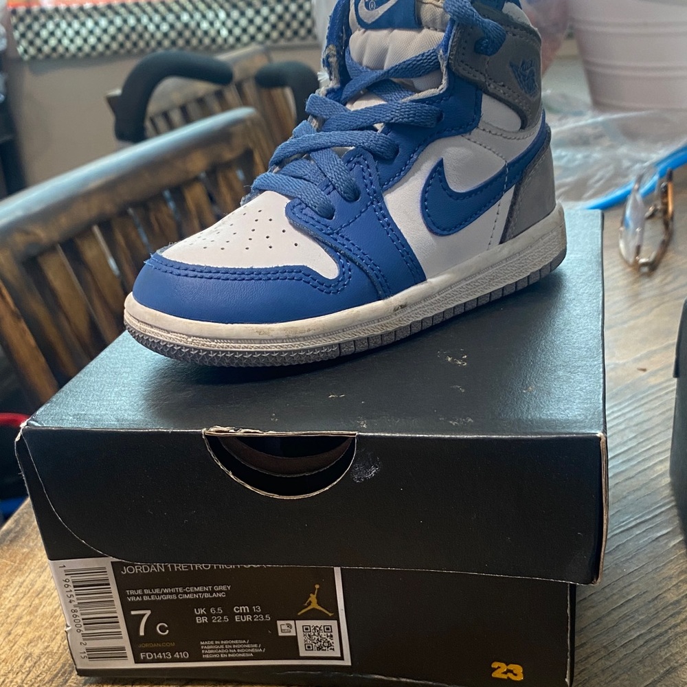Jordan 1 retro True Blue